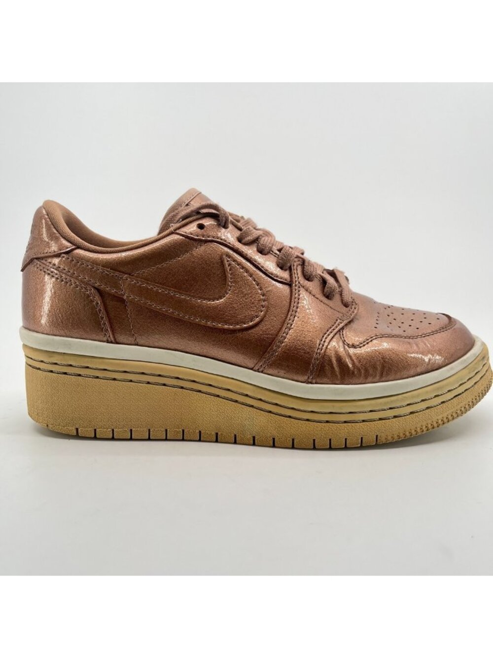 Nike Air Jordan 1 Retro Womens Size 7 Metallic Bronze Athletic Shoes Sneakers